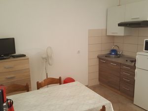 19126829-Ferienwohnung-4-Povljana-300x225-2