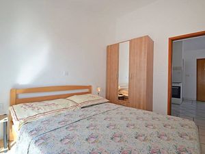 19208962-Ferienwohnung-4-Povljana-300x225-3