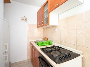 23669633-Ferienwohnung-4-Povljana-300x225-2