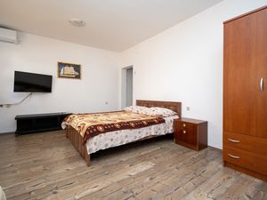 23669633-Ferienwohnung-4-Povljana-300x225-4