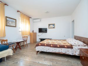 23669633-Ferienwohnung-4-Povljana-300x225-5