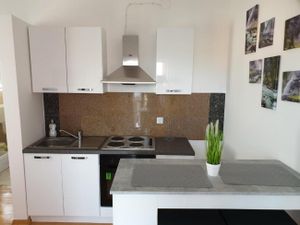 23988292-Ferienwohnung-2-Povljana-300x225-2