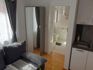 23988292-Ferienwohnung-2-Povljana-300x225-3