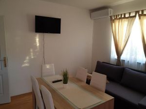 23988290-Ferienwohnung-5-Povljana-300x225-2