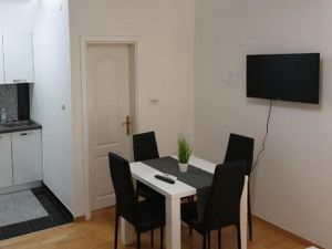 23988293-Ferienwohnung-4-Povljana-300x225-1