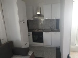 23988293-Ferienwohnung-4-Povljana-300x225-2