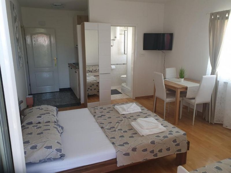 23988294-Ferienwohnung-3-Povljana-800x600-0