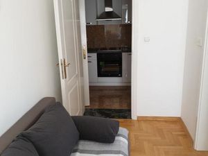 23988296-Ferienwohnung-4-Povljana-300x225-1