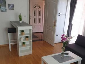 23988303-Ferienwohnung-2-Povljana-300x225-1