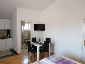 23988297-Ferienwohnung-4-Povljana-300x225-1