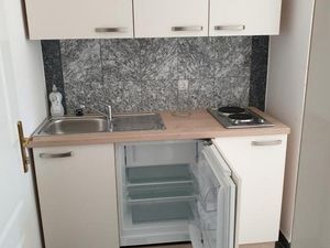 23988298-Ferienwohnung-3-Povljana-300x225-3