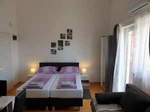 23988297-Ferienwohnung-4-Povljana-300x225-3