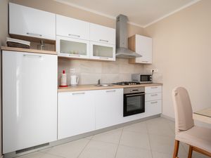 23929101-Ferienwohnung-6-Povljana-300x225-5