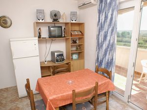 23925826-Ferienwohnung-4-Povljana-300x225-1