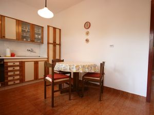 23925819-Ferienwohnung-3-Povljana-300x225-1