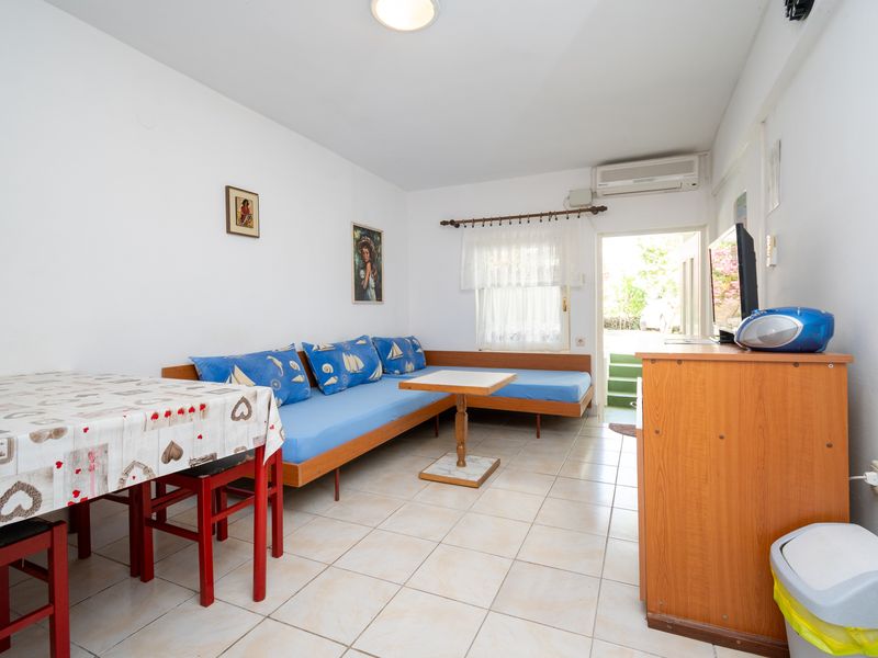 23925822-Ferienwohnung-4-Povljana-800x600-0