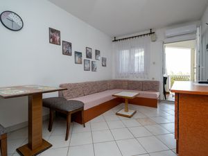 23925821-Ferienwohnung-4-Povljana-300x225-1