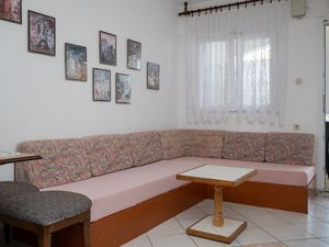 23925821-Ferienwohnung-4-Povljana-300x225-2