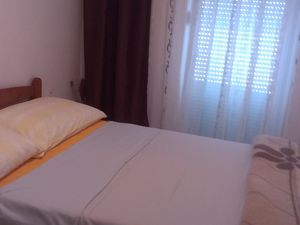 23931413-Ferienwohnung-4-Povljana-300x225-3