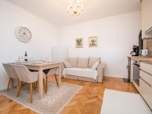 23940886-Ferienwohnung-4-Povljana-300x225-2