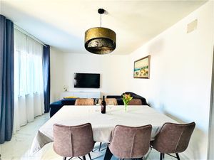 18550353-Ferienwohnung-5-Povljana-300x225-3