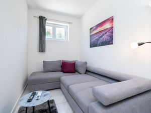 18688743-Ferienwohnung-4-Povljana-300x225-1