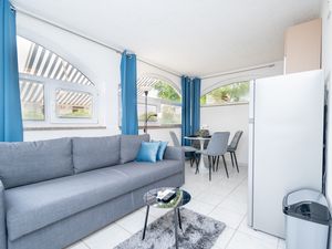 18688744-Ferienwohnung-4-Povljana-300x225-1