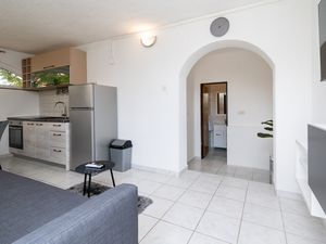 18688744-Ferienwohnung-4-Povljana-300x225-3