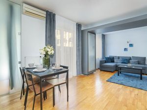 23891444-Ferienwohnung-4-Poznań-300x225-3