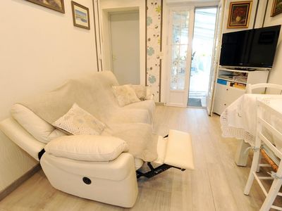 Salon avec fauteuil relax ouvert