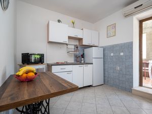 18323507-Ferienwohnung-4-Preko-300x225-1