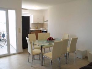 21748619-Ferienwohnung-8-Preko-300x225-5