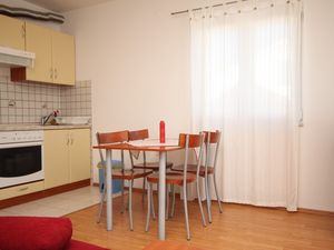 23930269-Ferienwohnung-4-Preko-300x225-5