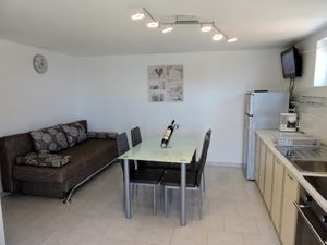 18922954-Ferienwohnung-4-Preko-300x225-1