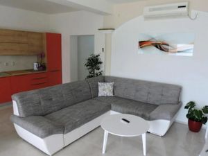 23663783-Ferienwohnung-4-Preko-300x225-2