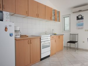 23930176-Ferienwohnung-4-Preko-300x225-5