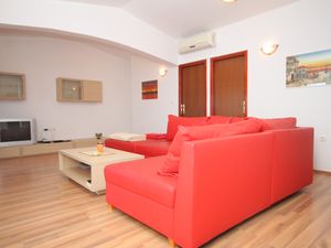 23930272-Ferienwohnung-7-Preko-300x225-3