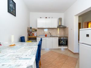 23931364-Ferienwohnung-4-Preko-300x225-5