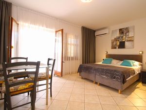 23692097-Ferienwohnung-4-Premantura-300x225-5