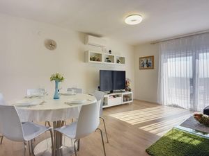 18920977-Ferienwohnung-6-Premantura-300x225-3