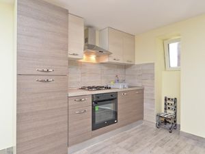 23658221-Ferienwohnung-4-Premantura-300x225-5