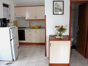 22442067-Ferienwohnung-4-Premantura-300x225-1