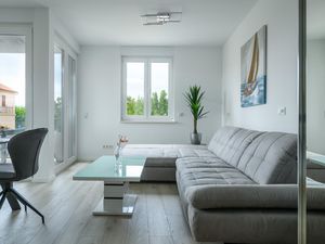 23471192-Ferienwohnung-4-Premantura-300x225-1