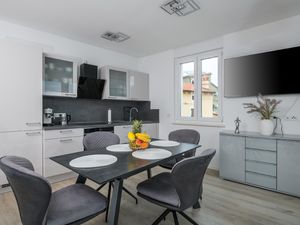 23471192-Ferienwohnung-4-Premantura-300x225-3