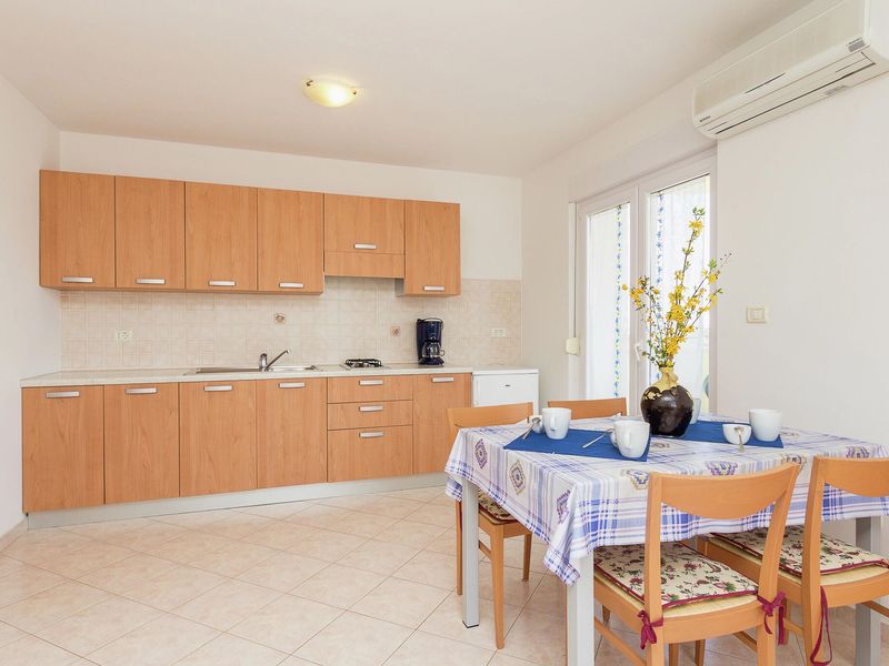 23697027-Ferienwohnung-4-Premantura-800x600-2