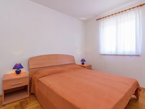 23697027-Ferienwohnung-4-Premantura-300x225-4