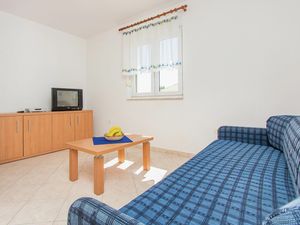 23697027-Ferienwohnung-4-Premantura-300x225-5