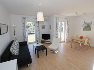 23697044-Ferienwohnung-4-Premantura-300x225-1