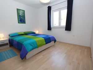 23697044-Ferienwohnung-4-Premantura-300x225-4