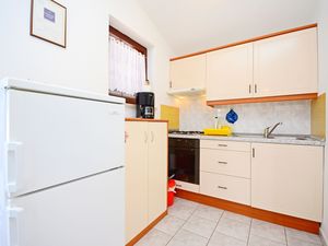 23941403-Ferienwohnung-4-Premantura-300x225-4